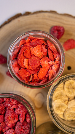 Freeze-dried strawberries 35g jar